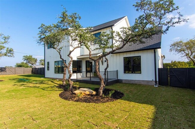 Building Photo - 2804 Lawrence Dr