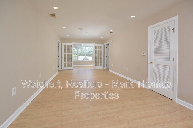 Building Photo - 929 Morreene Rd