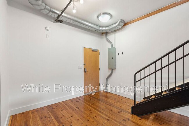 Building Photo - 3205 N Davidson St