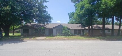 Building Photo - Beautiful 7 beds 3 baths in Ryanwood!