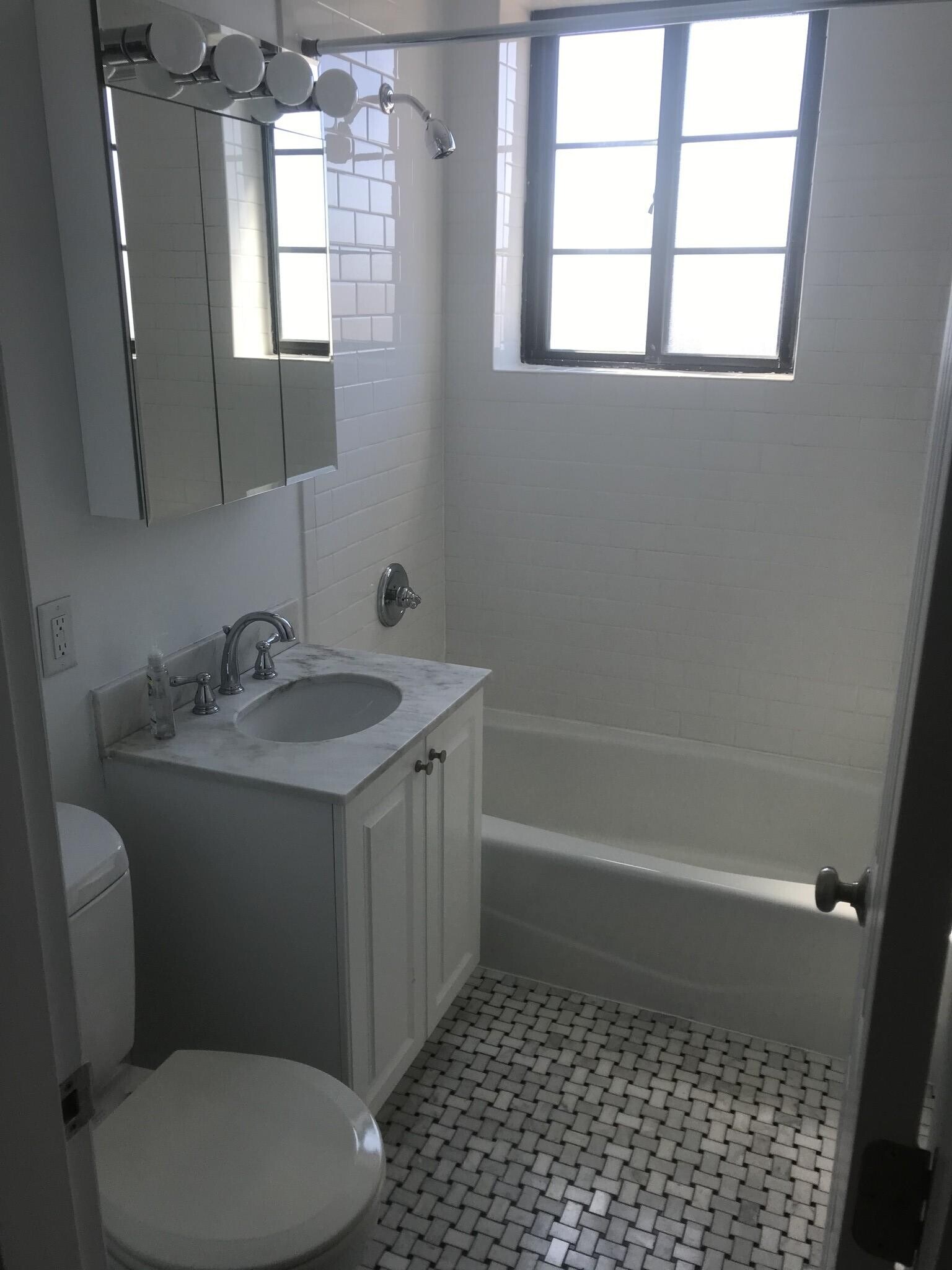 Building Photo - 56 Brattle St