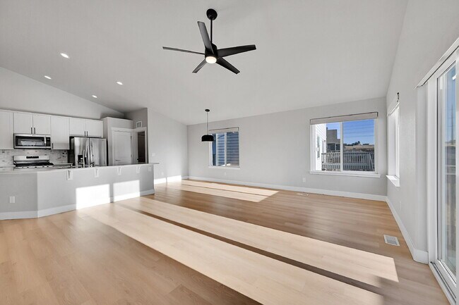 Building Photo - $2,650.00, 5-bed, 3-bed ranch-style home located in Colorado Springs with a large back yard.