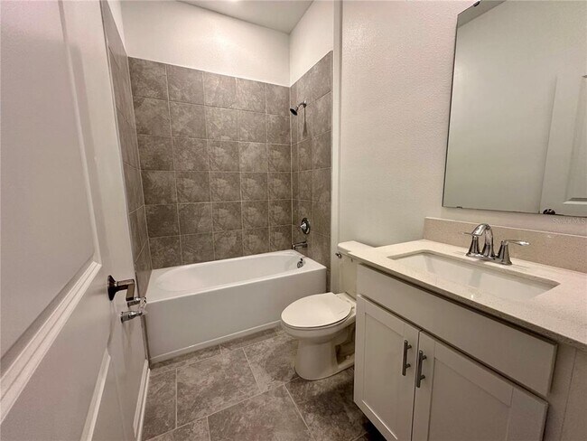 Building Photo - 166 Aces High Ln