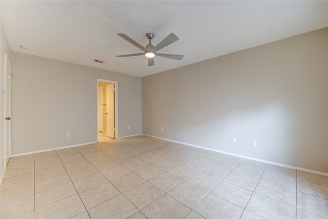Building Photo - 11830 Oak Meadow Dr