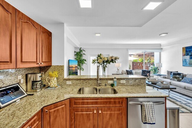 Building Photo - Fully Furnished Townhome in East Hollywood!