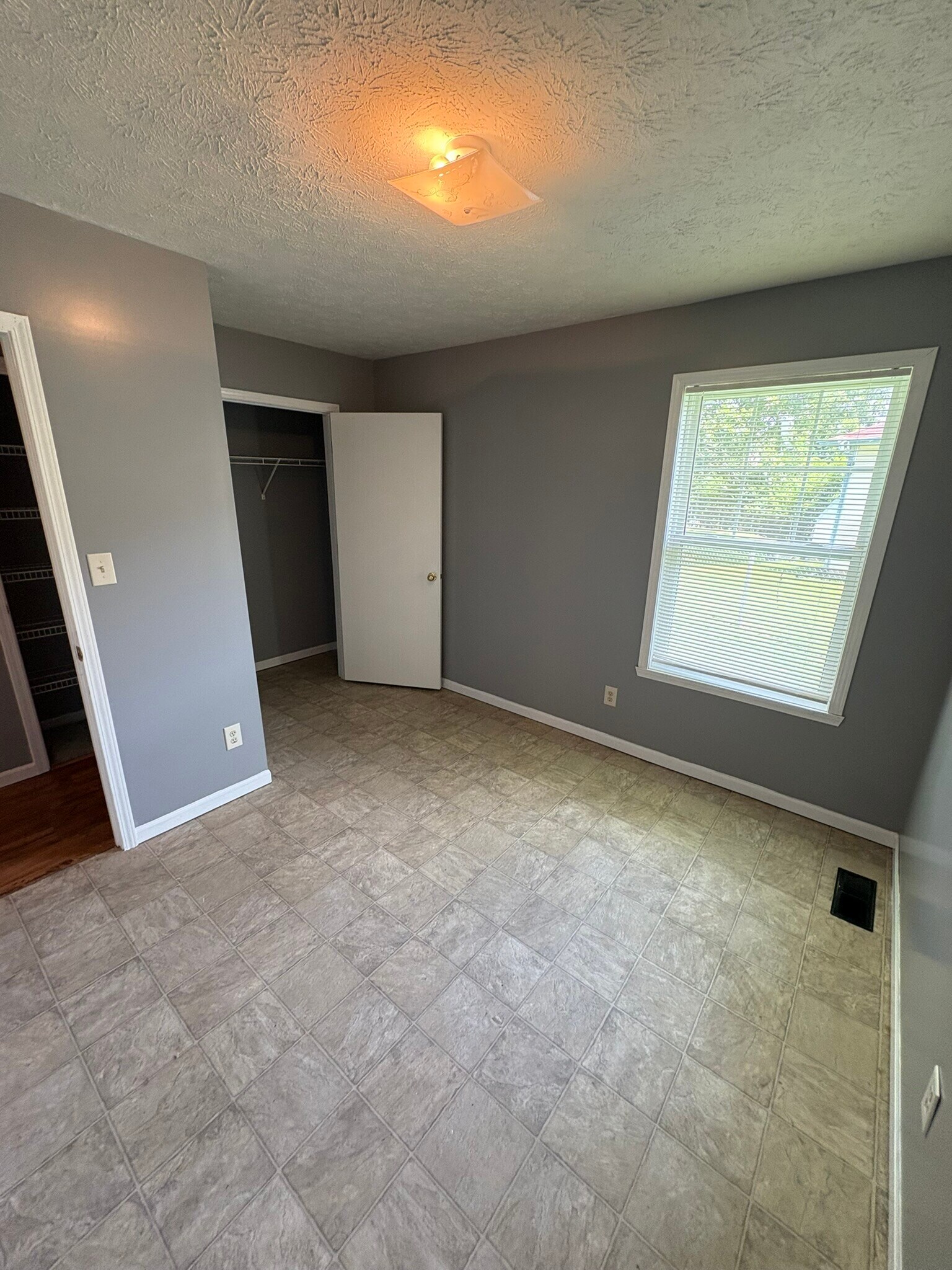 Building Photo - 1835 Carpenter Cir