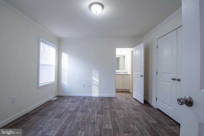 Building Photo - 19 Loxley Ln