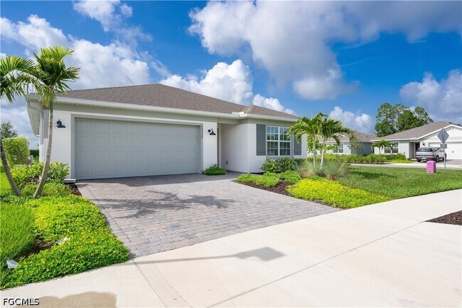 Building Photo - 42380 Cascade Dr