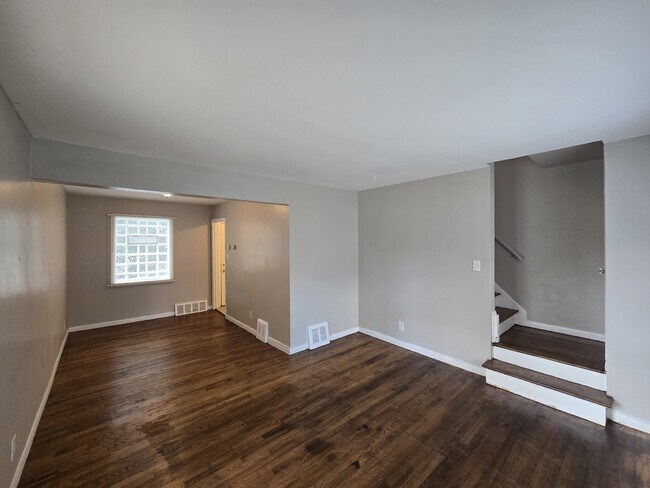 Building Photo - 9151 Mansfield St