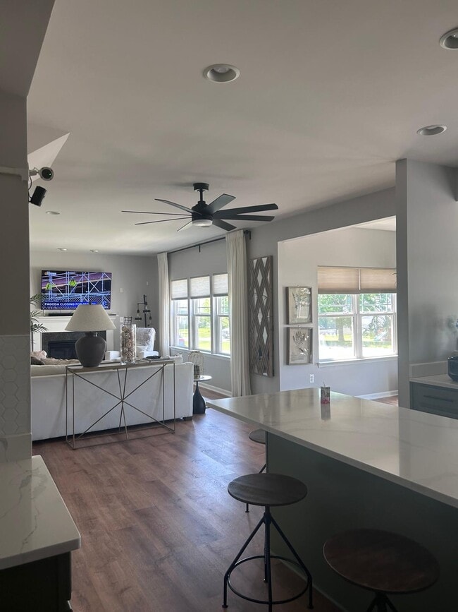 Building Photo - 75 Livie Ln