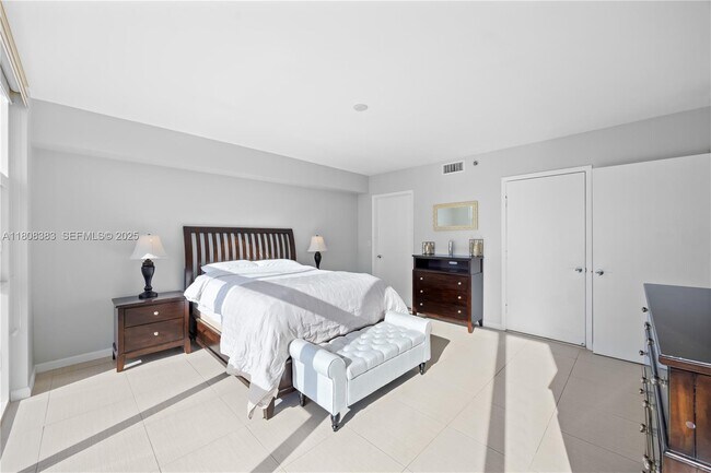 Building Photo - 1830 S Ocean Dr