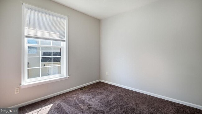 Building Photo - 24 Duttonview Dr