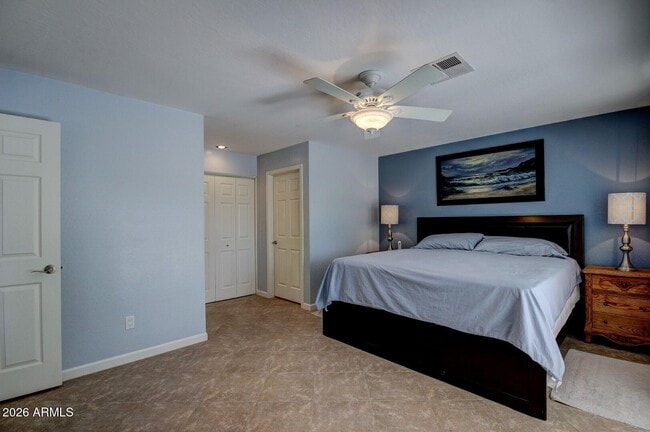 Building Photo - 6012 W Grovers Ave