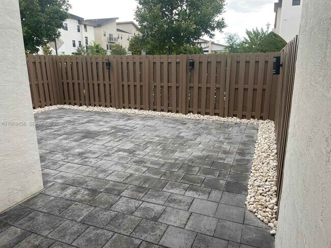 Building Photo - 10445 NW 81st Terrace