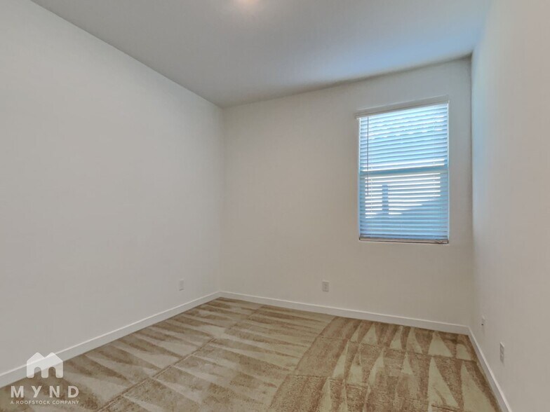 Building Photo - 19353 W Elm St