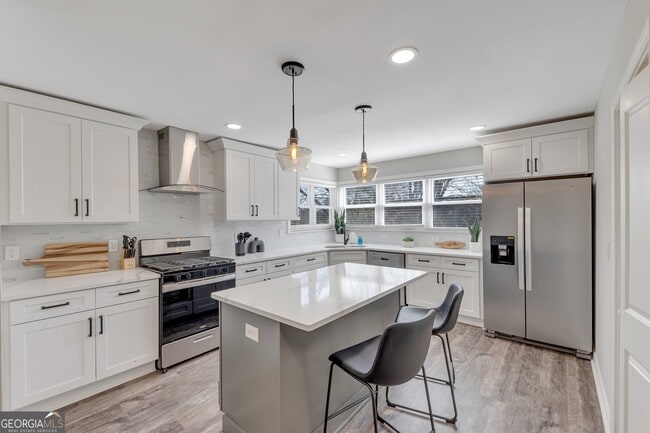 Building Photo - 155 Parkview Dr SE