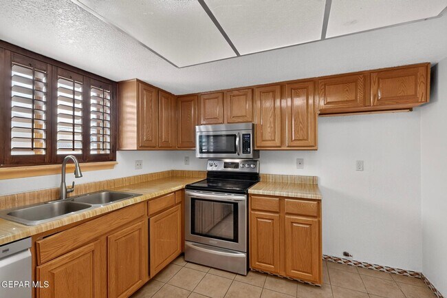 Building Photo - 4536 R L Shoemaker Dr
