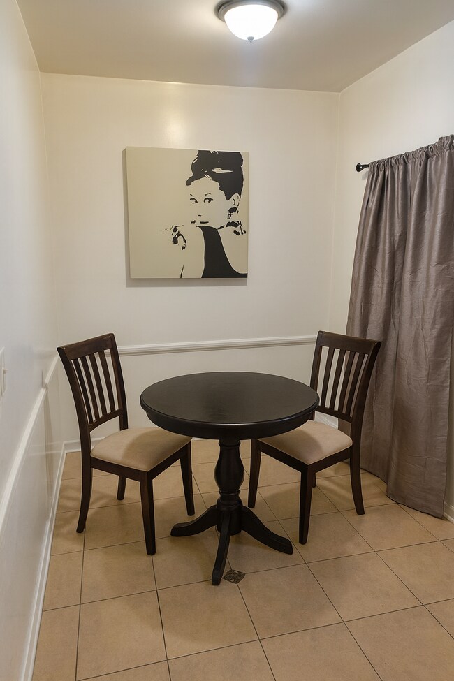 Building Photo - 1505 S Sierra Bonita Ave