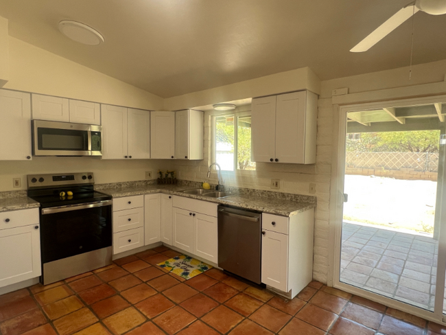 Building Photo - 7410 N Patriot Dr