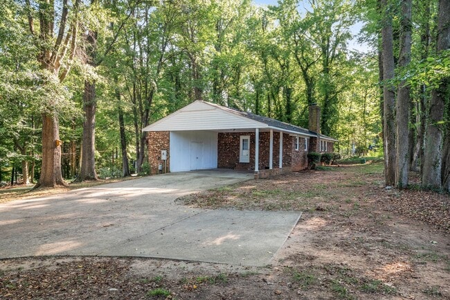 Building Photo - 3905 Waterton Rd