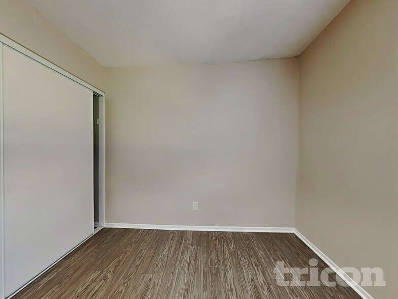 Building Photo - 105 S Lamarr St