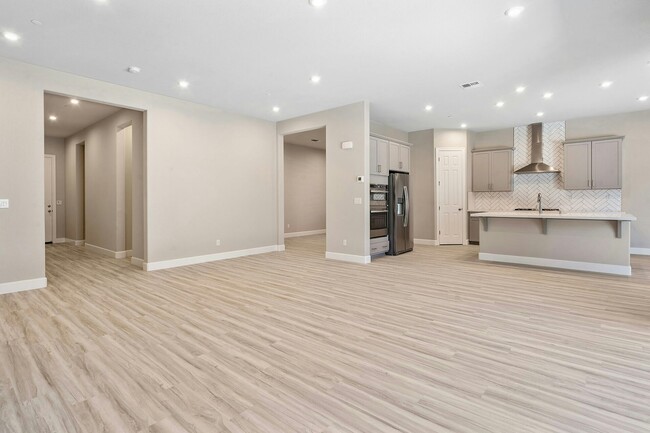 Building Photo - 2104 Day Lily Ave