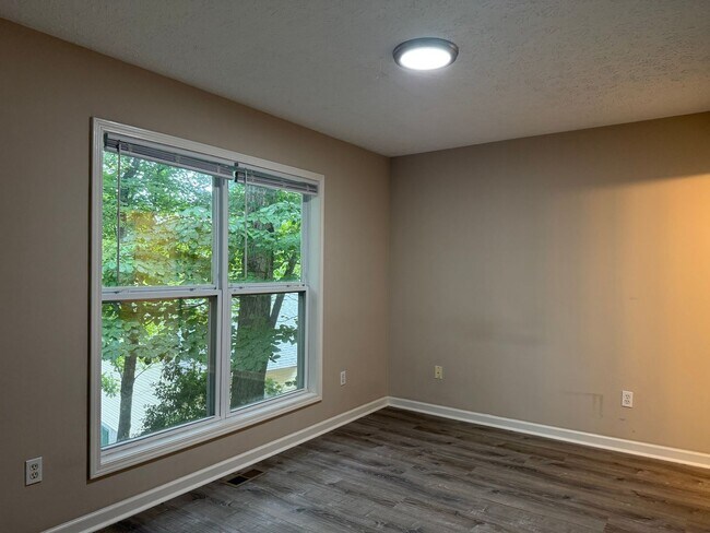 Building Photo - 17A Tree Canopy Ln