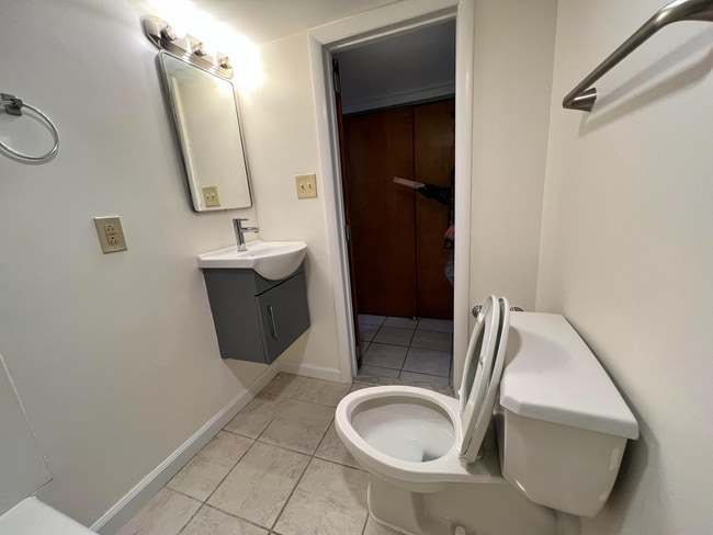 Building Photo - 2048 S 21st St