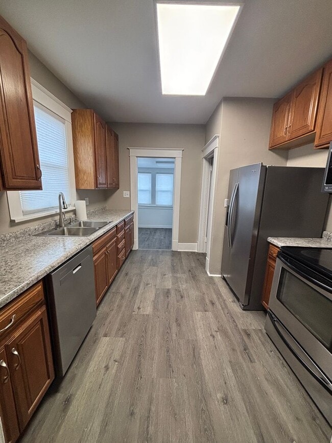 Building Photo - Freshly Remodeled 5 Bedroom Home for Rent