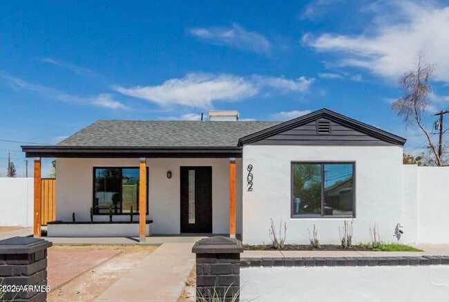 Building Photo - 902 E Fairmount Ave