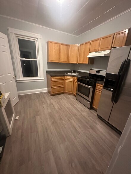 Kitchen - 658 E 28th St