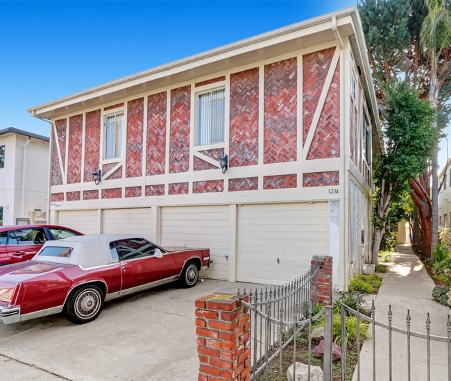 Primary Photo - 1234 10th St in Santa Monica - steps to Wi...