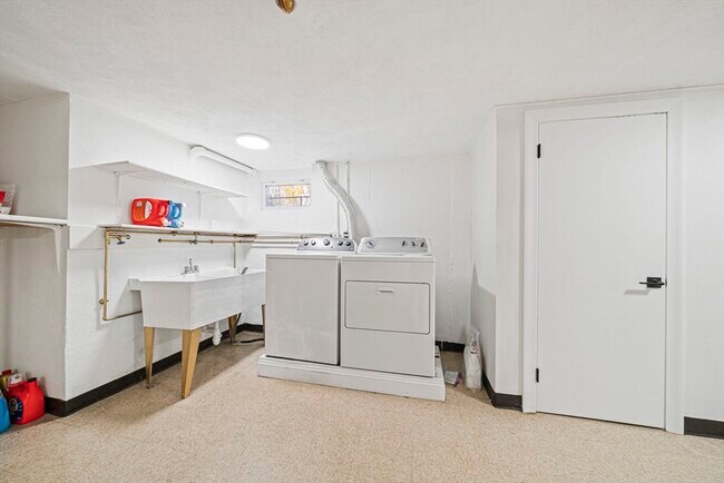 Building Photo - 66 Roosevelt Rd