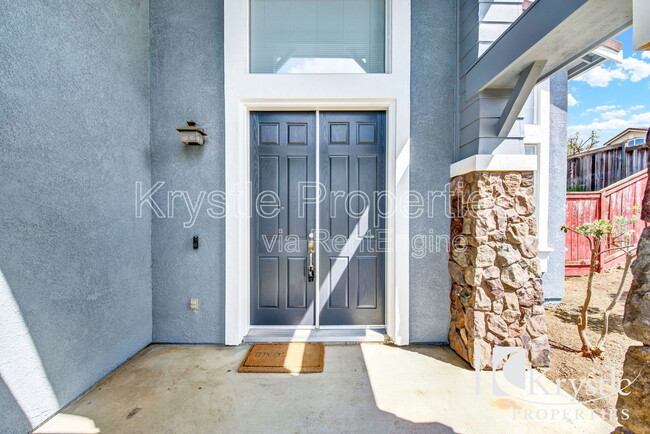 Building Photo - 35 Goldfinch Dr