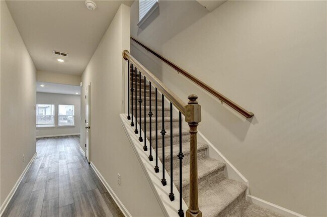 Building Photo - 2214 Whitworth St