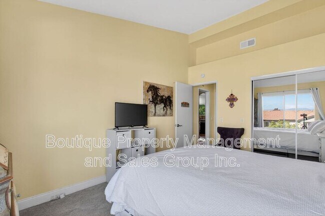 Building Photo - 30902 Club House Dr