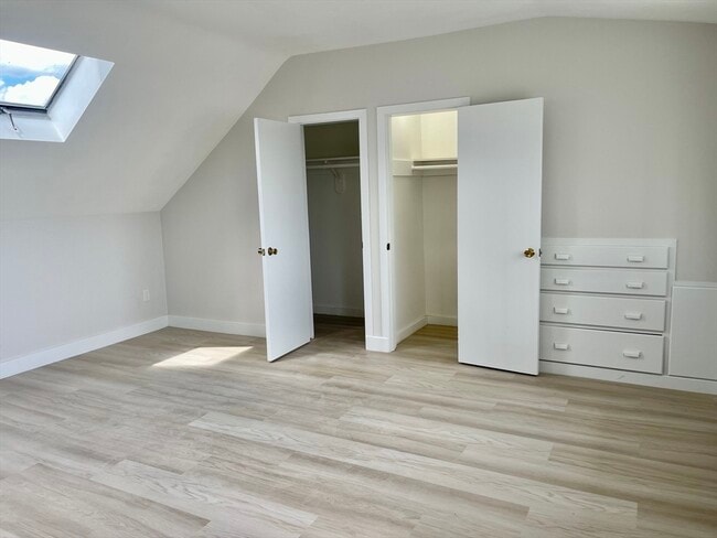 Building Photo - 17 Edgecliff Rd