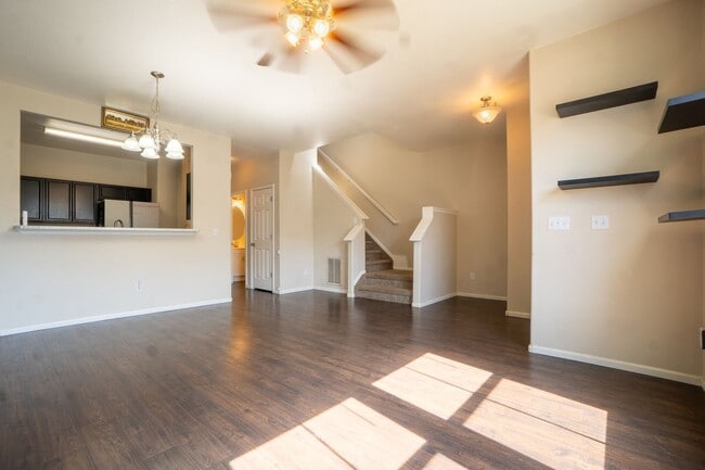 Building Photo - Beautiful townhome on Snow Bowl for Rent!