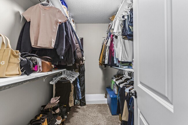 Building Photo - 612 Crissy Dr