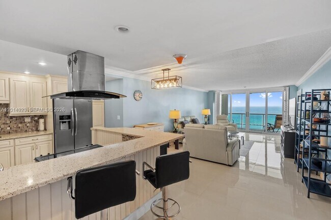 Building Photo - 2100 S Ocean Ln