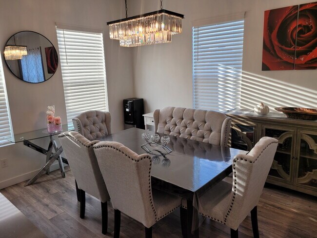Building Photo - "Spacious 4-Bed Townhouse with Scenic View...