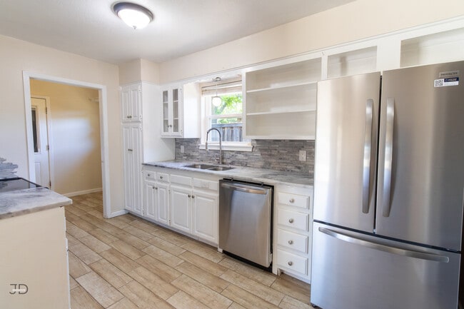 Building Photo - 4807 Del Rio Trail