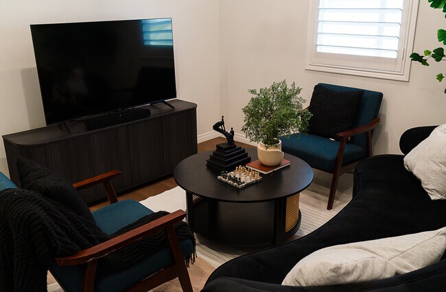 Building Photo - 36351 Elizabeth Ln