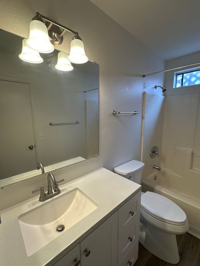 Building Photo - 408-14 Delaware St