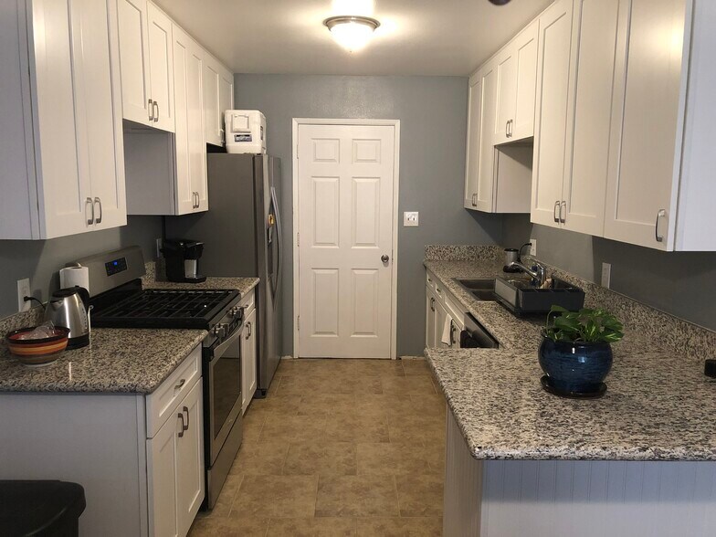 Kitchen - 4529 W 173rd St