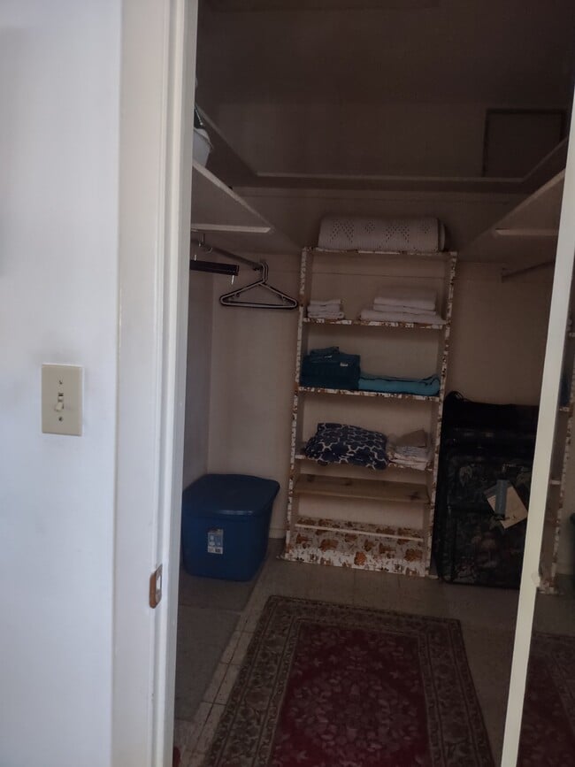 Building Photo - 6266 1st Ave S