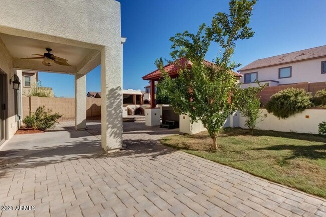 Building Photo - 41309 W Cielo Ln