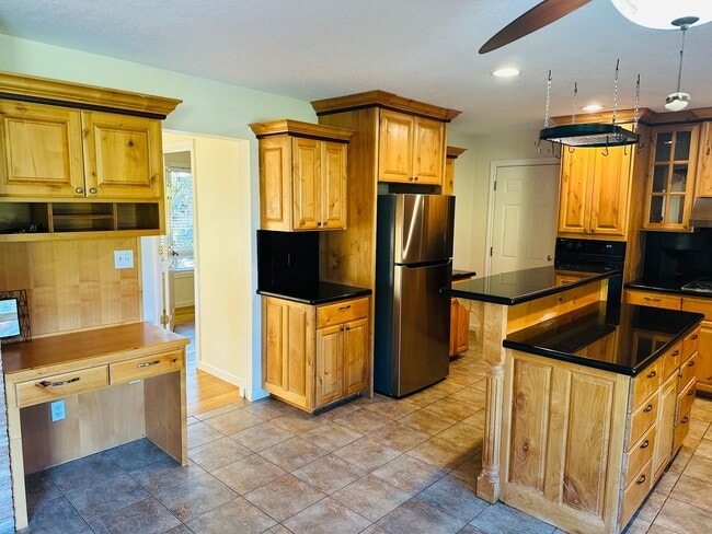 Building Photo - Vintage Remodel