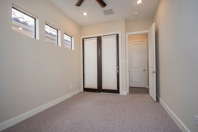 Building Photo - 5606 Blossom St