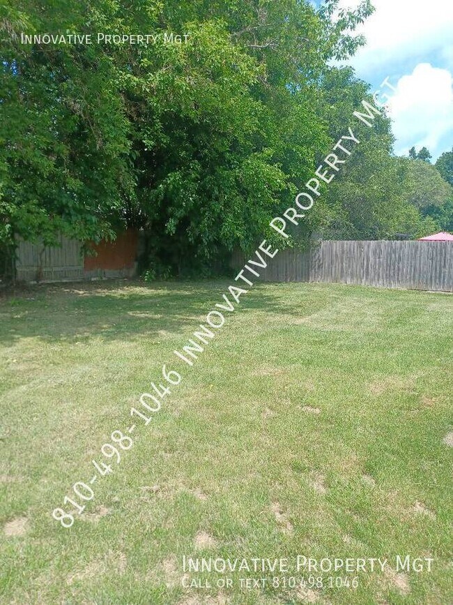 Building Photo - 3012 S Grand Traverse St